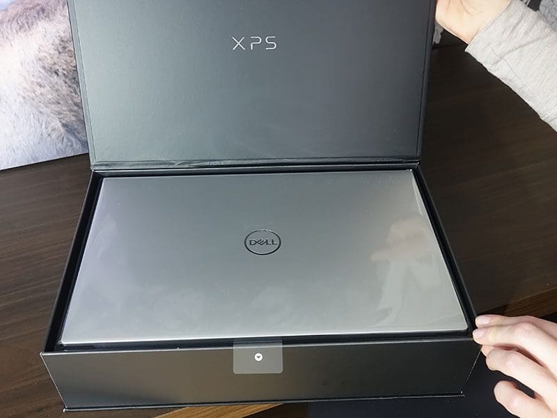 The material and workmanship of the Dell XPS 15 9500 are of high quality.